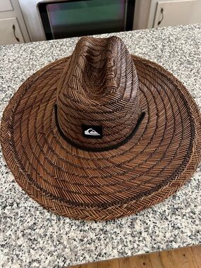 QUICKSILVER WIDE BRIM WOVEN STRAW HAT WITH ADJUSTABLE CORD BROWN